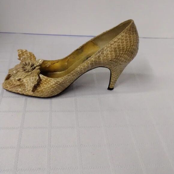Vintage J Renee Champagne Snakeskin Floral Flower Rosette Pumps 8M Heels! - Picture 5 of 16